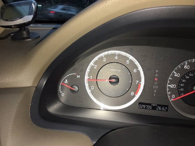Đồng hồ điện tử trên xe ô tô