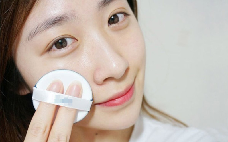Sử dụng cushion để che giấu quầng thâm dưới mắt