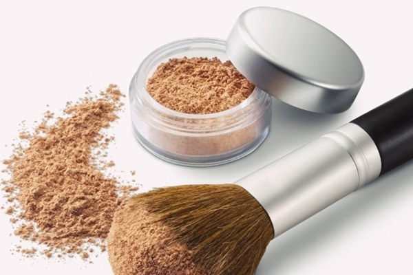 Dùng phấn phủ để tạo độ bám cho cushion Dùng phấn phủ để tạo độ bám cho cushion