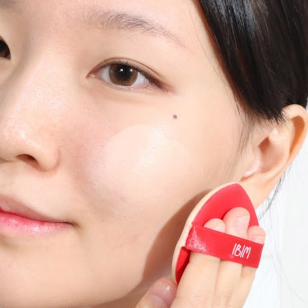 Dùng kem chống nắng trước hay cushion trước?