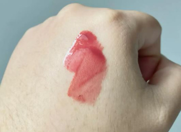 Thử nghiệm son trên da trước khi sử dụng Thử nghiệm son trên da trước khi sử dụng