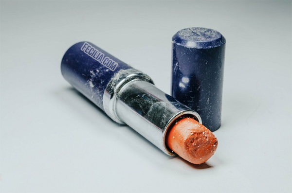 Tận dụng son hết hạn trong cuộc sống