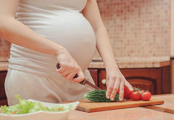 Bầu ăn mướp đắng được không? Lời khuyên ăn mướp đắng theo từng giai đoạn thai kỳ