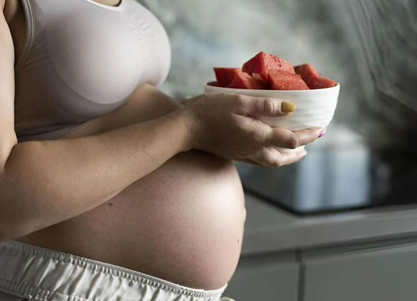 Cách ăn dưa hấu an toàn cho mẹ bầu