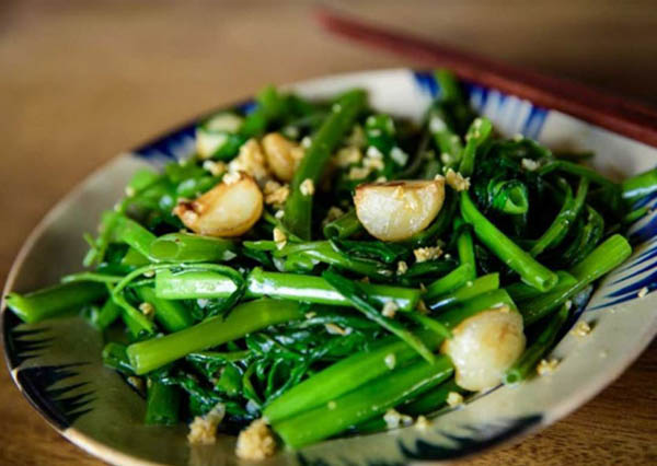 Mẹ bầu ăn rau muống có tác dụng gì?