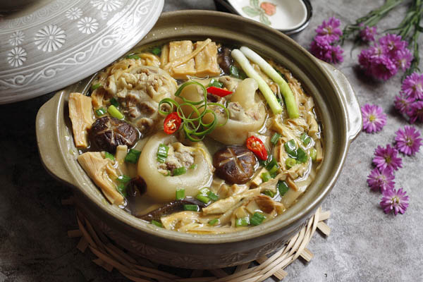 Canh măng hầm giò heo bổ dưỡng