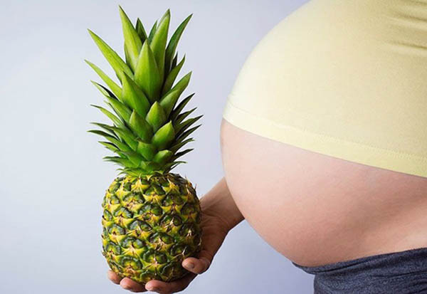 Bầu ăn dứa được không?